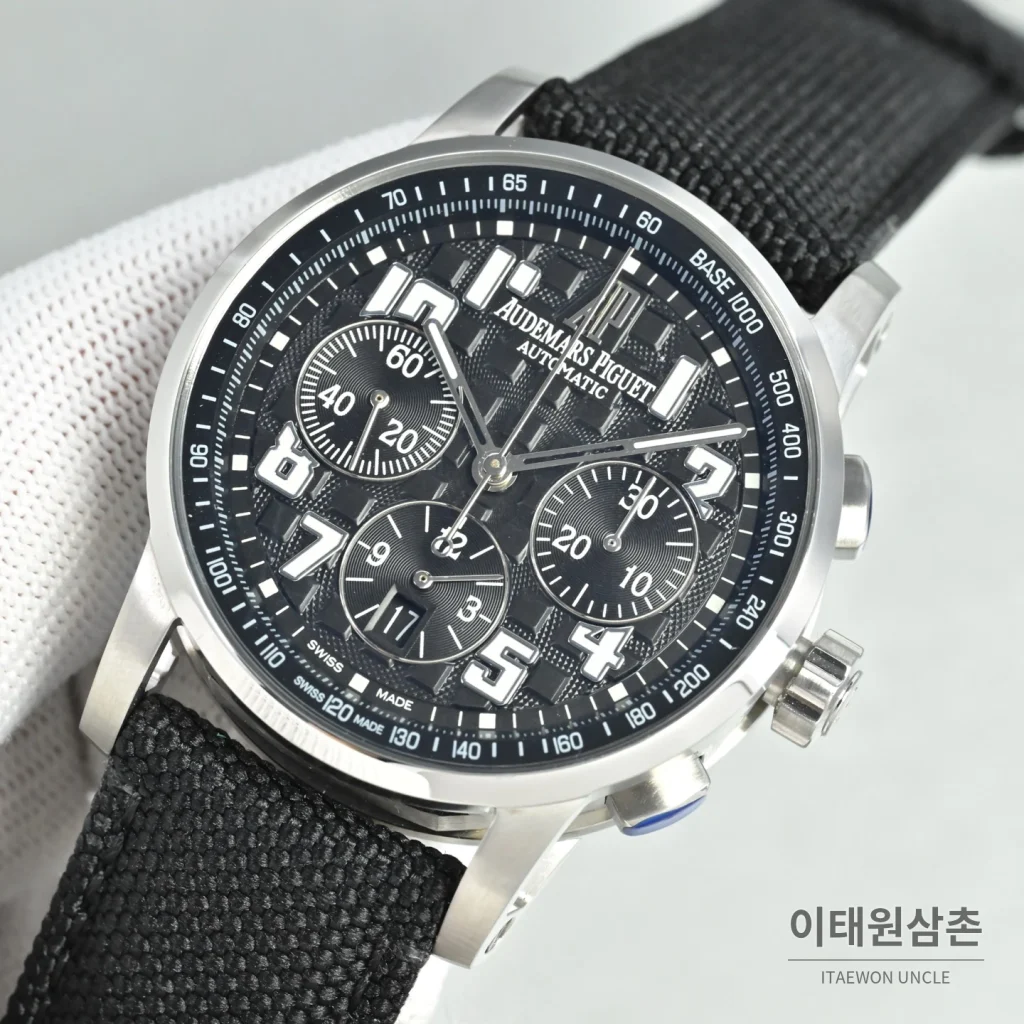 오데마피게 로얄오크 오프쇼어 크로노그래프 스틸 오토매틱 41mm 26048 블랙 다이얼 블랙 나일론 스트랩
