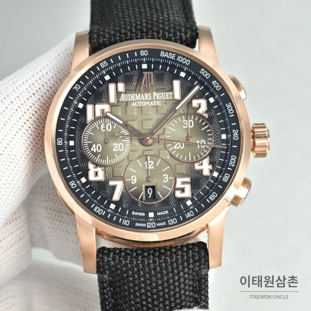 오데마피게 로얄오크 오프쇼어 크로노그래프 스틸 오토매틱 41mm 26048 블랙 다이얼 블랙 나일론 스트랩