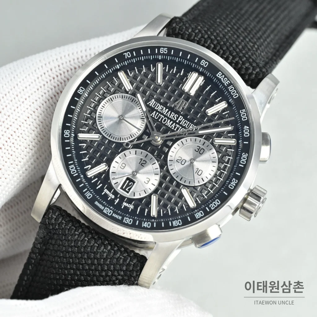 오데마피게 로얄오크 오프쇼어 크로노그래프 스틸 오토매틱 41mm 26048 블루 다이얼 그레이 나일론 스트랩