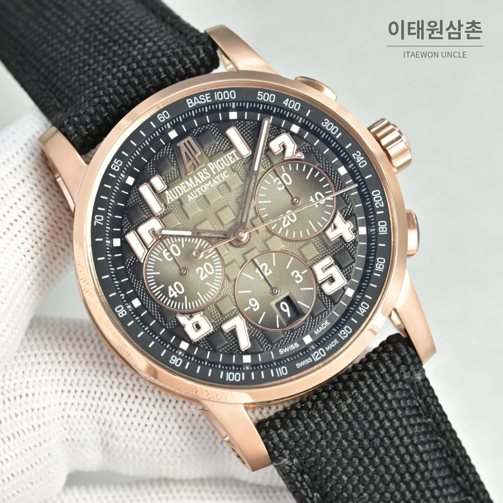 오데마피게 로얄오크 오프쇼어 크로노그래프 스틸 오토매틱 41mm 26048 블랙 다이얼 블랙 나일론 스트랩