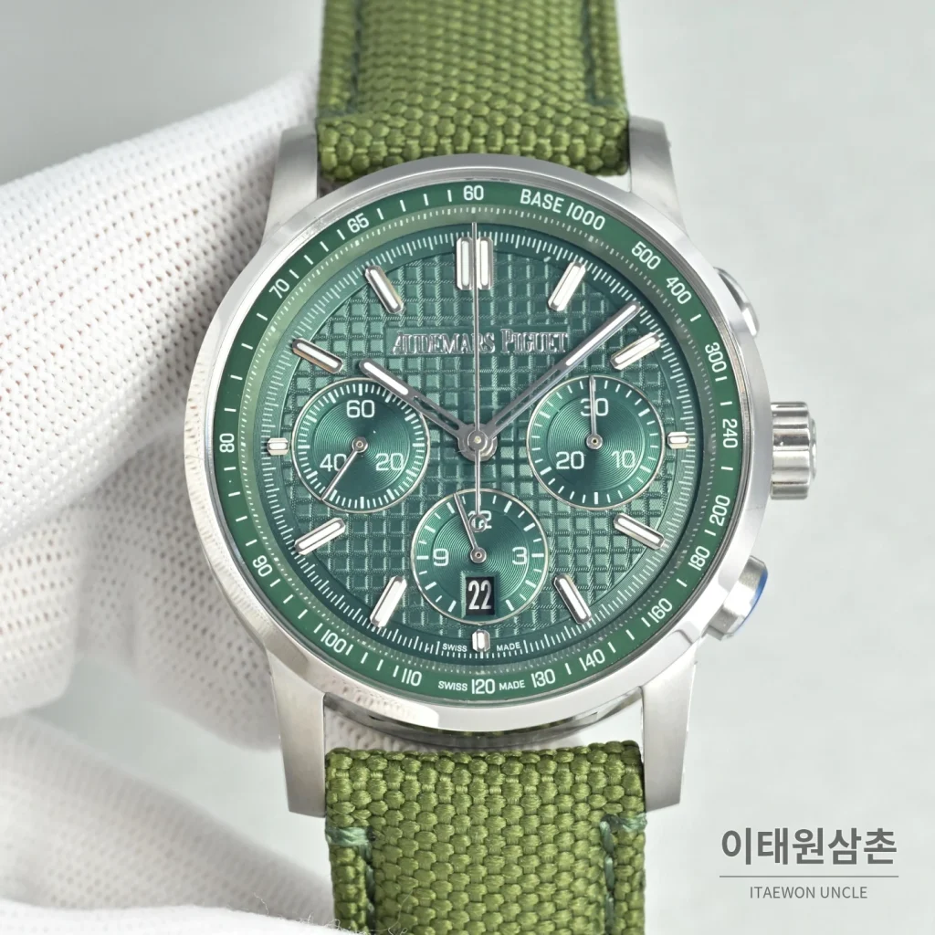 오데마피게 로얄오크 오프쇼어 크로노그래프 스틸 오토매틱 41mm 26048 블루 다이얼 그레이 나일론 스트랩