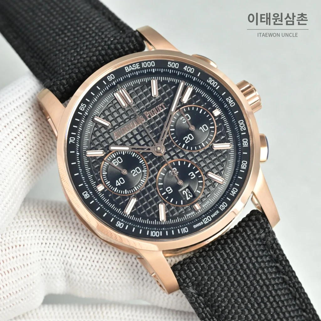 오데마피게 로얄오크 오프쇼어 크로노그래프 스틸 오토매틱 41mm 26048 화이트 다이얼 그레이 나일론 스트랩