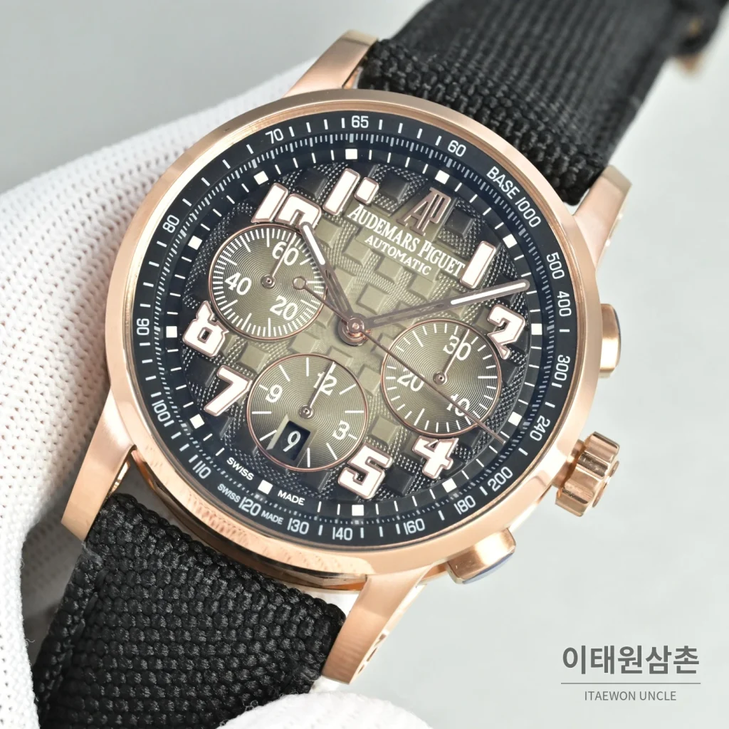 오데마피게 로얄오크 오프쇼어 크로노그래프 스틸 오토매틱 41mm 26048 블랙 다이얼 블랙 나일론 스트랩