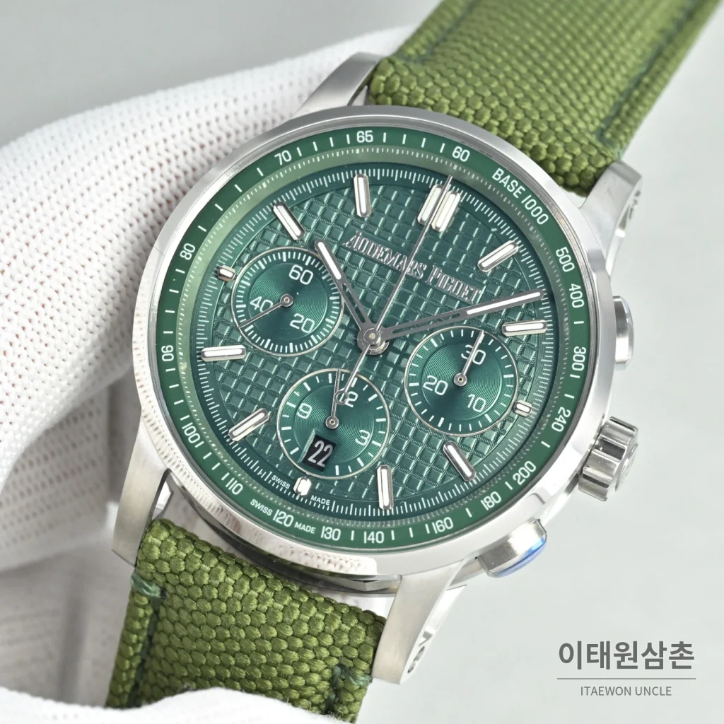 오데마피게 로얄오크 오프쇼어 크로노그래프 스틸 오토매틱 41mm 26048 블루 다이얼 그레이 나일론 스트랩