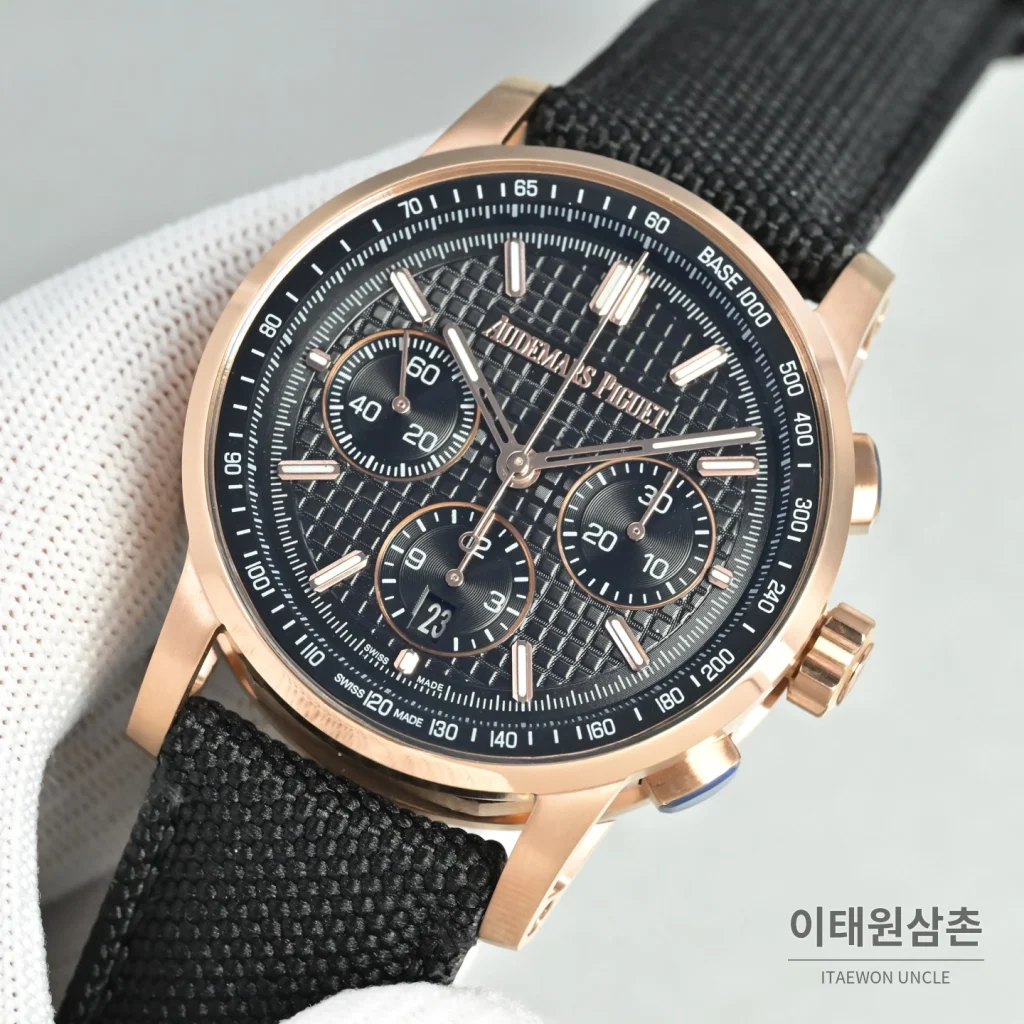 오데마피게 로얄오크 오프쇼어 크로노그래프 스틸 오토매틱 41mm 26048 화이트 다이얼 그레이 나일론 스트랩