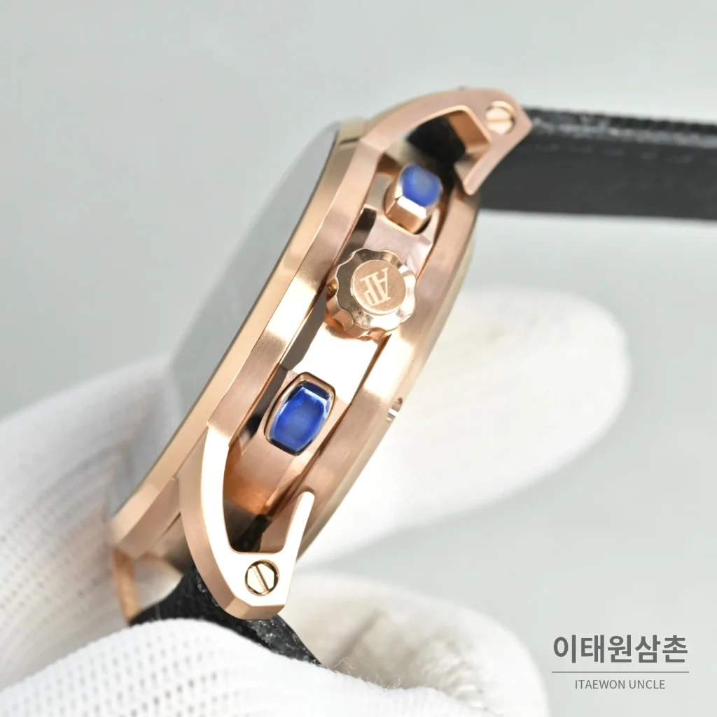오데마피게 로얄오크 오프쇼어 크로노그래프 스틸 오토매틱 41mm 26048 화이트 다이얼 그레이 나일론 스트랩