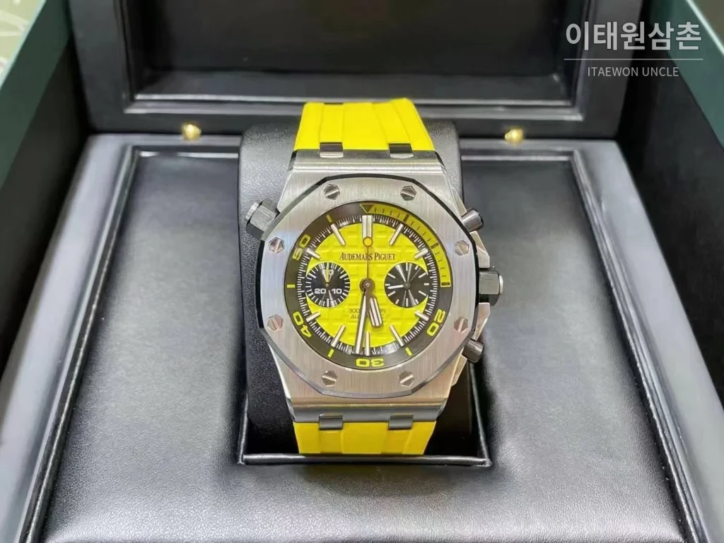 오데마피게 로열오크 오프쇼어 크로노그래프 스틸 블랙다이얼 오토매틱 42mm 옐로우 러버 스트랩