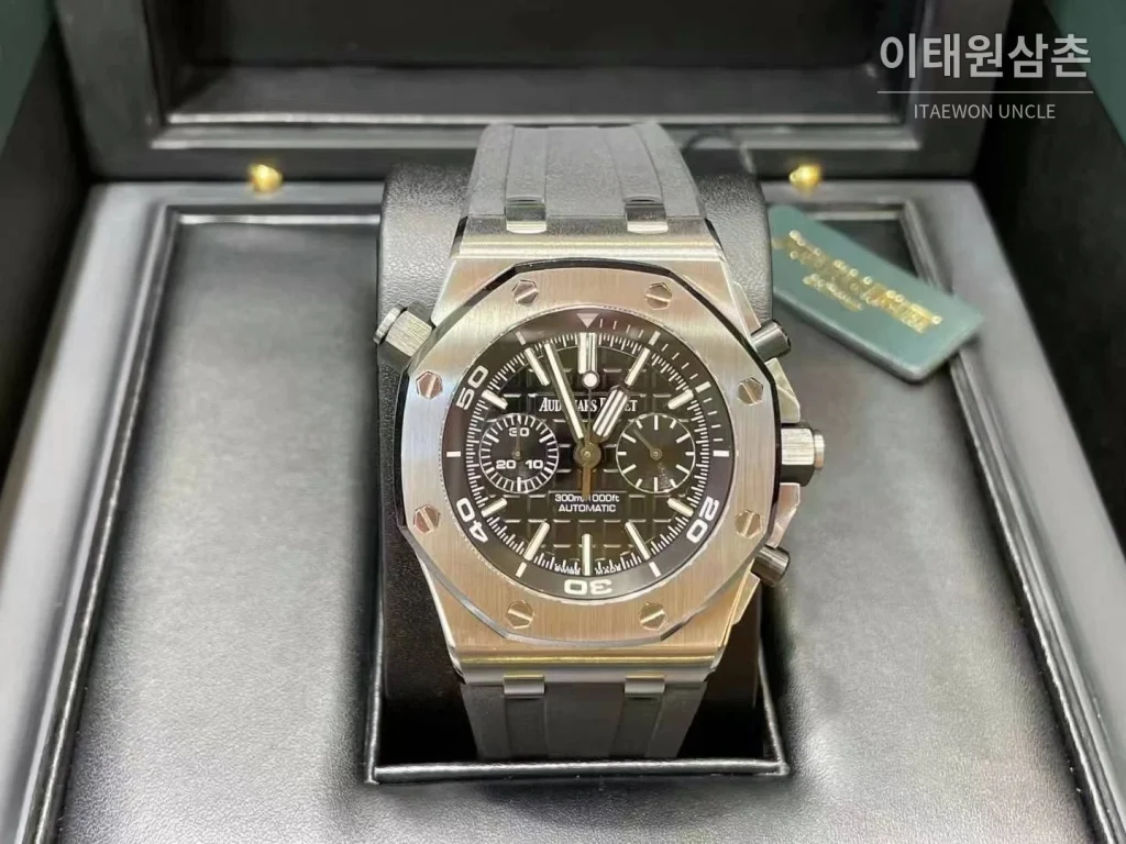 오데마피게 로열오크 오프쇼어 크로노그래프 스틸 블랙다이얼 오토매틱 42mm 블랙 러버 스트랩 (2)