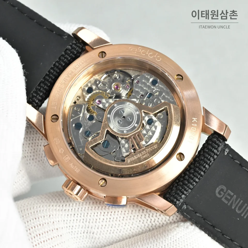 오데마피게 로얄오크 오프쇼어 크로노그래프 스틸 오토매틱 41mm 26048 화이트 다이얼 그레이 나일론 스트랩