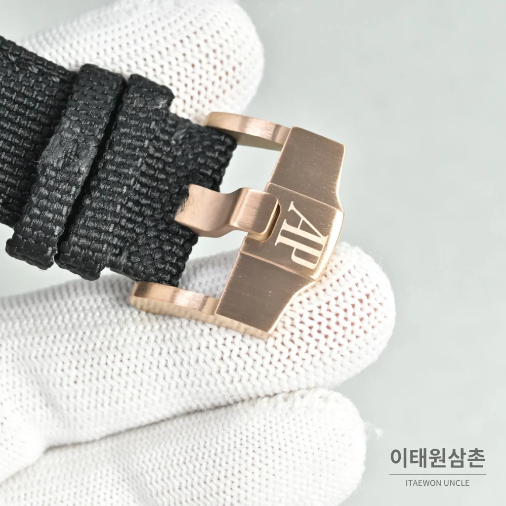 오데마피게 로얄오크 오프쇼어 크로노그래프 스틸 오토매틱 41mm 26048 블랙 다이얼 블랙 나일론 스트랩