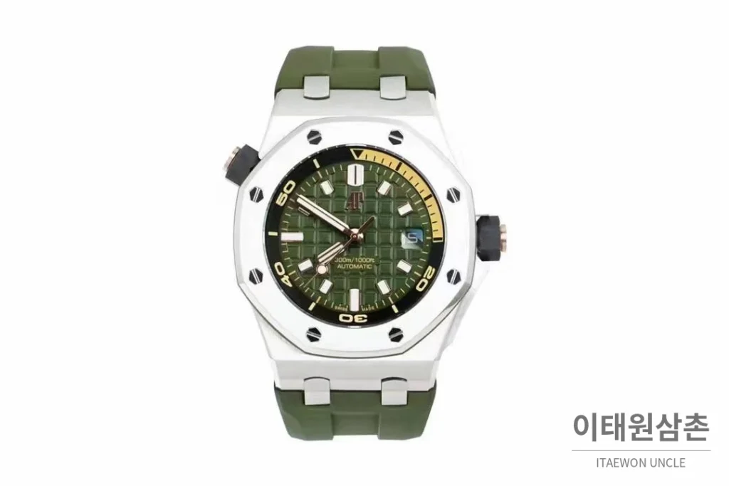 오데마피게 로열오크 오프쇼어 다이버 15720 스틸 블랙다이얼 오토매틱 42mm 그린 러버 스트랩