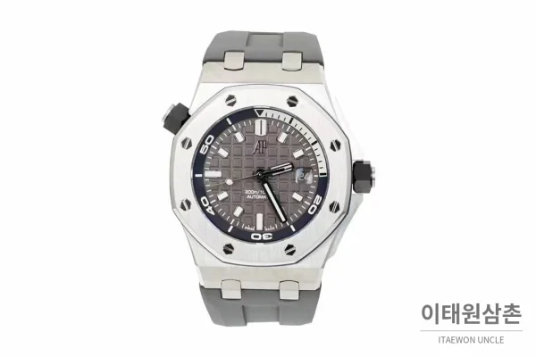 오데마피게 로열오크 오프쇼어 다이버 15720 스틸 블랙다이얼 오토매틱 42mm 그레이 러버 스트랩