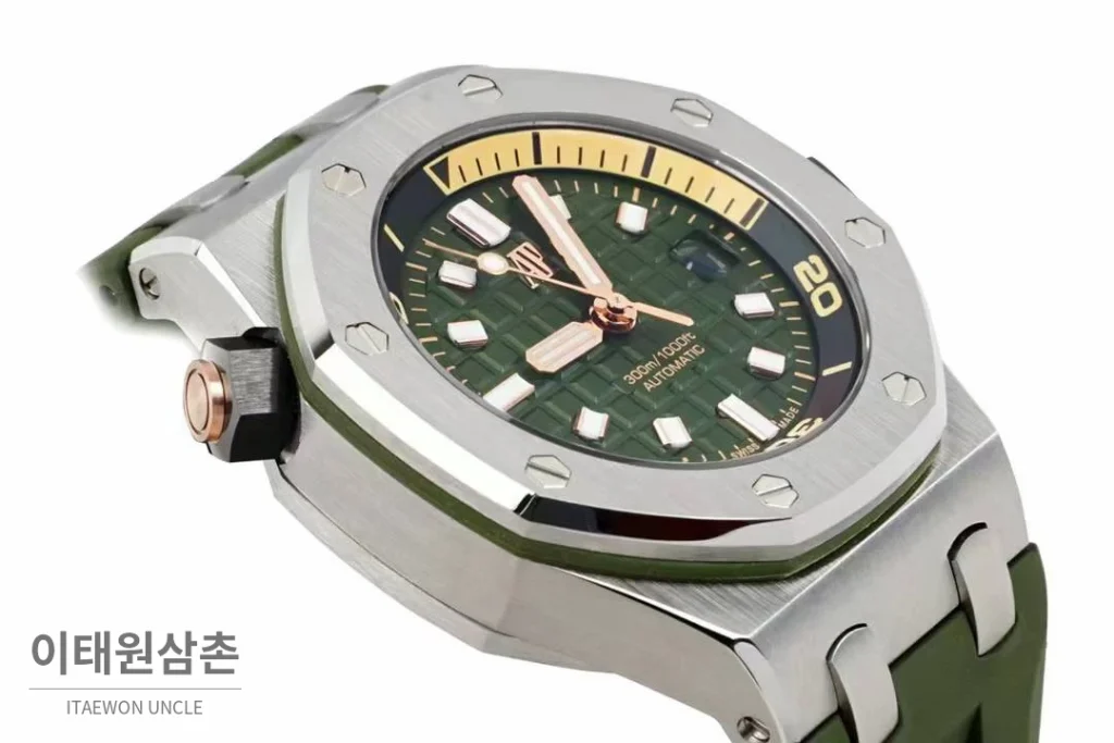 오데마피게 로열오크 오프쇼어 다이버 15720 스틸 블랙다이얼 오토매틱 42mm 그린 러버 스트랩