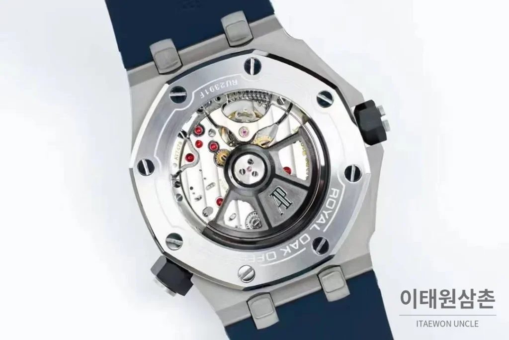 오데마피게 로열오크 오프쇼어 다이버 15720 스틸 블랙다이얼 오토매틱 42mm 네이비 러버 스트랩