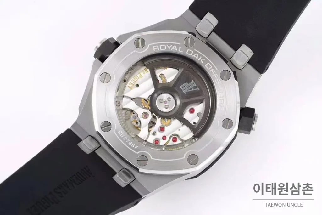 오데마피게 로열오크 오프쇼어 다이버 15720 스틸 블랙다이얼 오토매틱 42mm 블랙 러버 스트랩