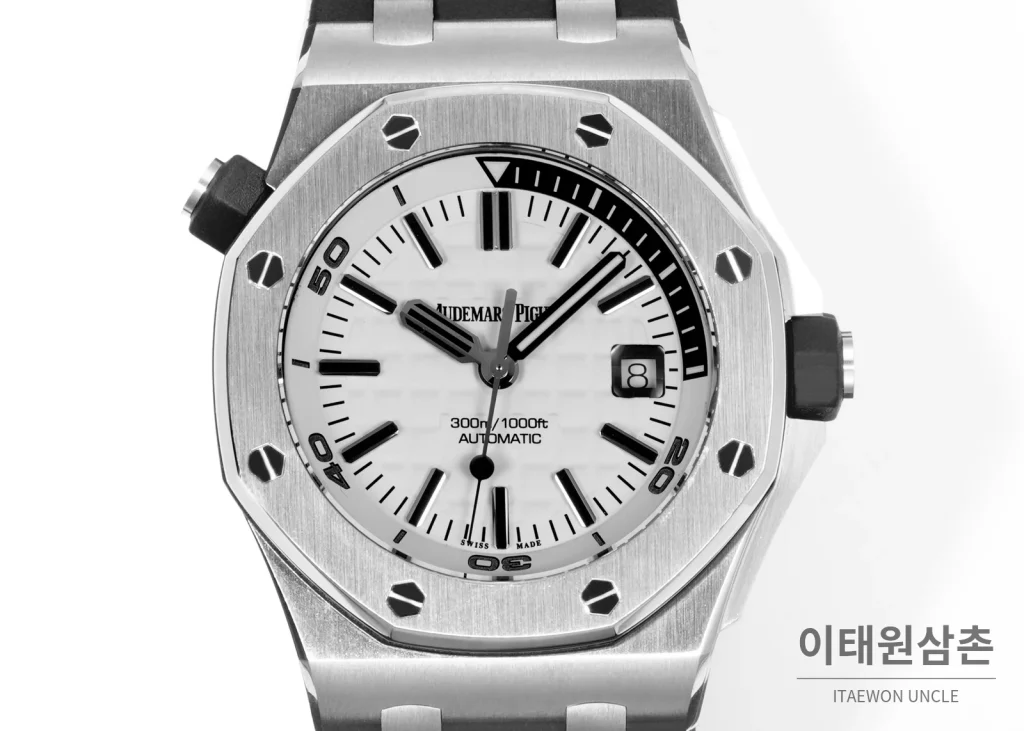 오데마피게 로열오크 오프쇼어 다이버 블랙다이얼 오토매틱 42mm 블랙 러버 스트랩 실버 베젤