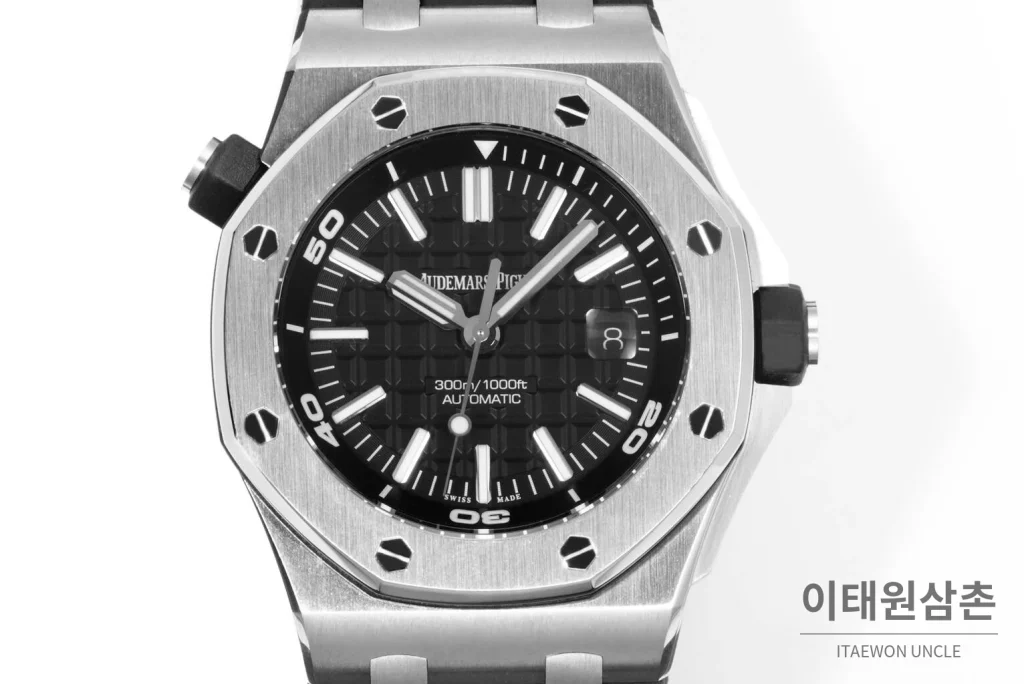 오데마피게 로열오크 오프쇼어 다이버 블랙다이얼 오토매틱 42mm 블랙 러버 스트랩