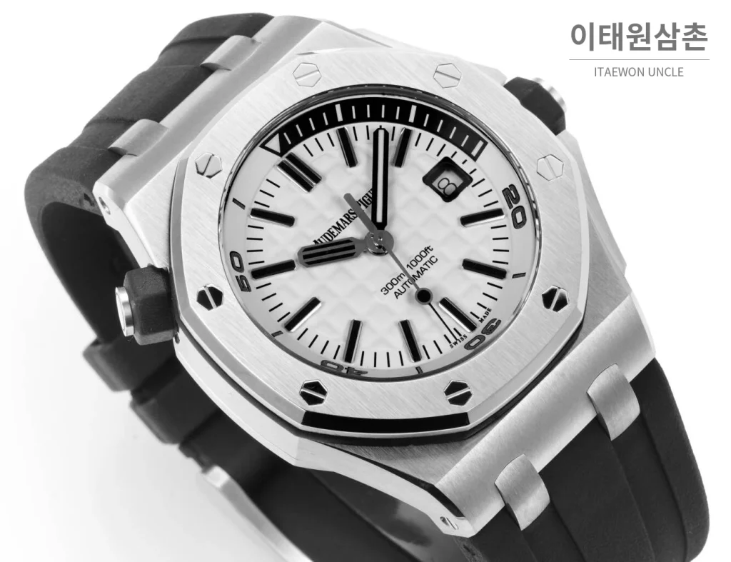 오데마피게 로열오크 오프쇼어 다이버 블랙다이얼 오토매틱 42mm 블랙 러버 스트랩 실버 베젤