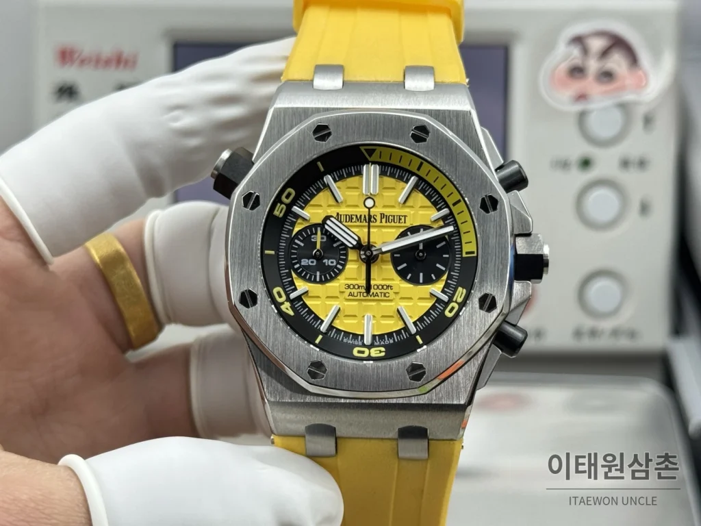 오데마피게 로열오크 오프쇼어 듀얼카운터 크로노그래프 오토매틱 42mm 26703 옐로우 다이얼