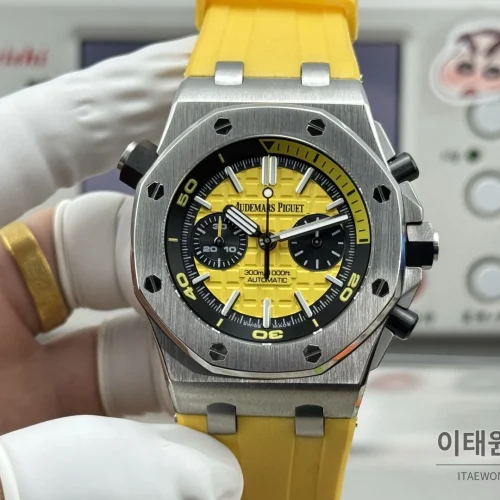 오데마피게 로열오크 오프쇼어 듀얼카운터 크로노그래프 오토매틱 42mm 26703 옐로우 다이얼