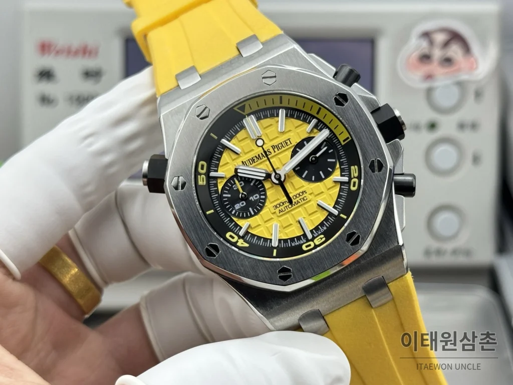 오데마피게 로열오크 오프쇼어 듀얼카운터 크로노그래프 오토매틱 42mm 26703 옐로우 다이얼
