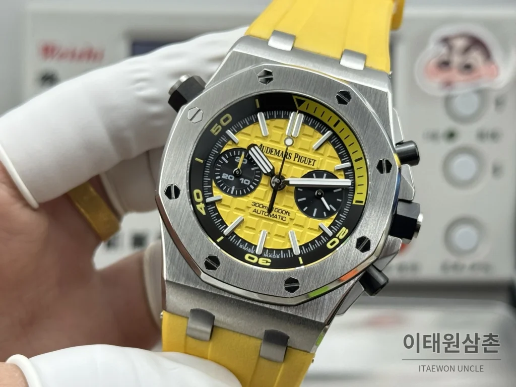 오데마피게 로열오크 오프쇼어 듀얼카운터 크로노그래프 오토매틱 42mm 26703 옐로우 다이얼
