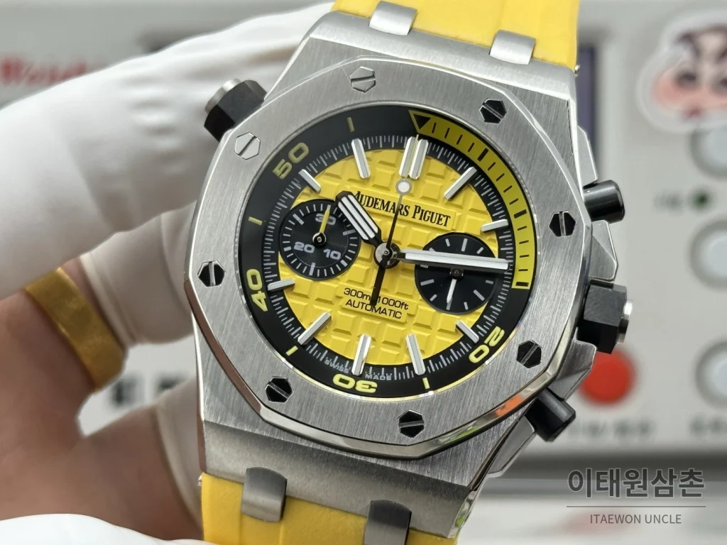 오데마피게 로열오크 오프쇼어 듀얼카운터 크로노그래프 오토매틱 42mm 26703 옐로우 다이얼