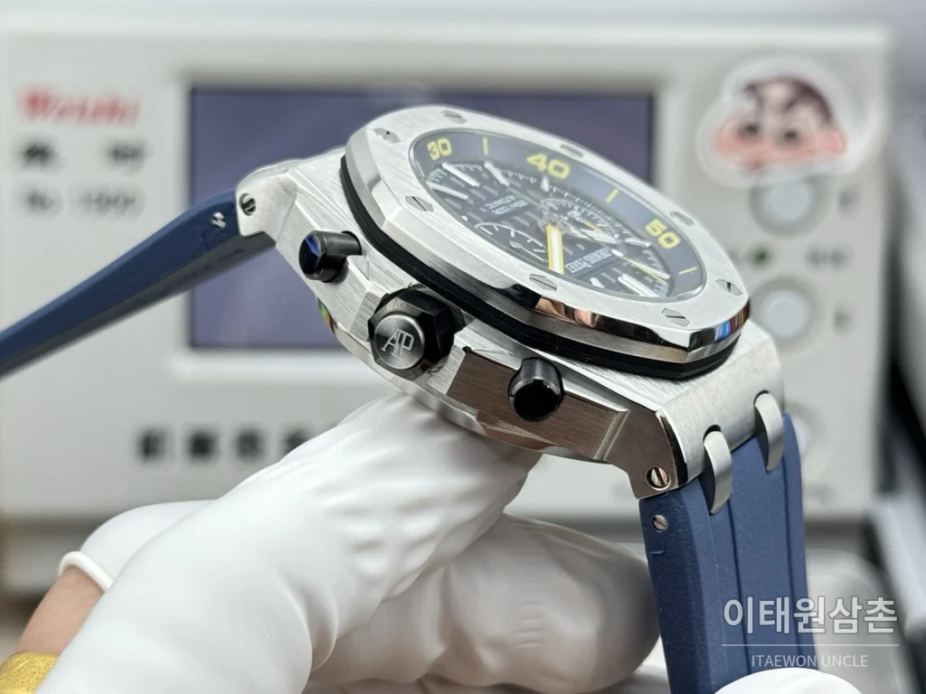 오데마피게 로열오크 오프쇼어 듀얼카운터 크로노그래프 오토매틱 42mm 26703 네이비 다이얼