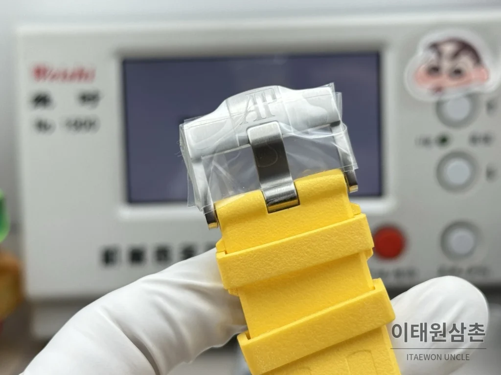 오데마피게 로열오크 오프쇼어 듀얼카운터 크로노그래프 오토매틱 42mm 26703 옐로우 다이얼