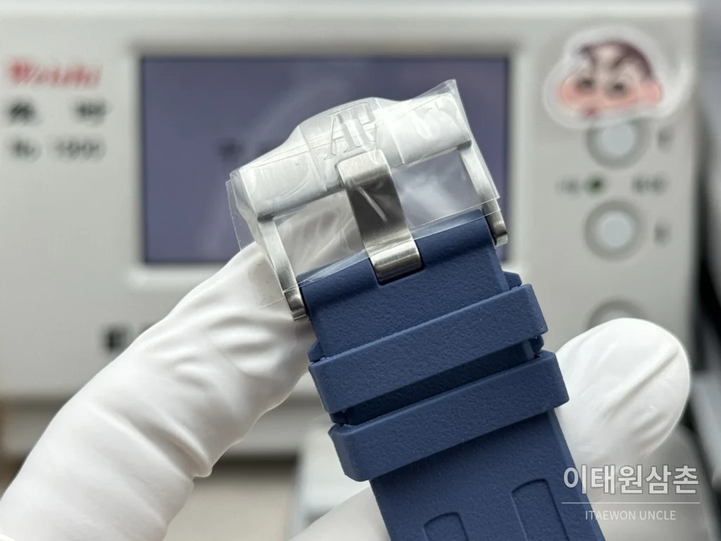 오데마피게 로열오크 오프쇼어 듀얼카운터 크로노그래프 오토매틱 42mm 26703 네이비 다이얼