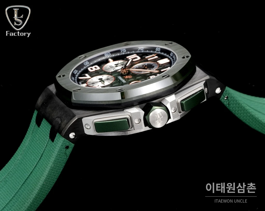 오데마피게 로열오크 오프쇼어 그린세라믹 그린다이얼 크로노그래프 오토매틱 44mm