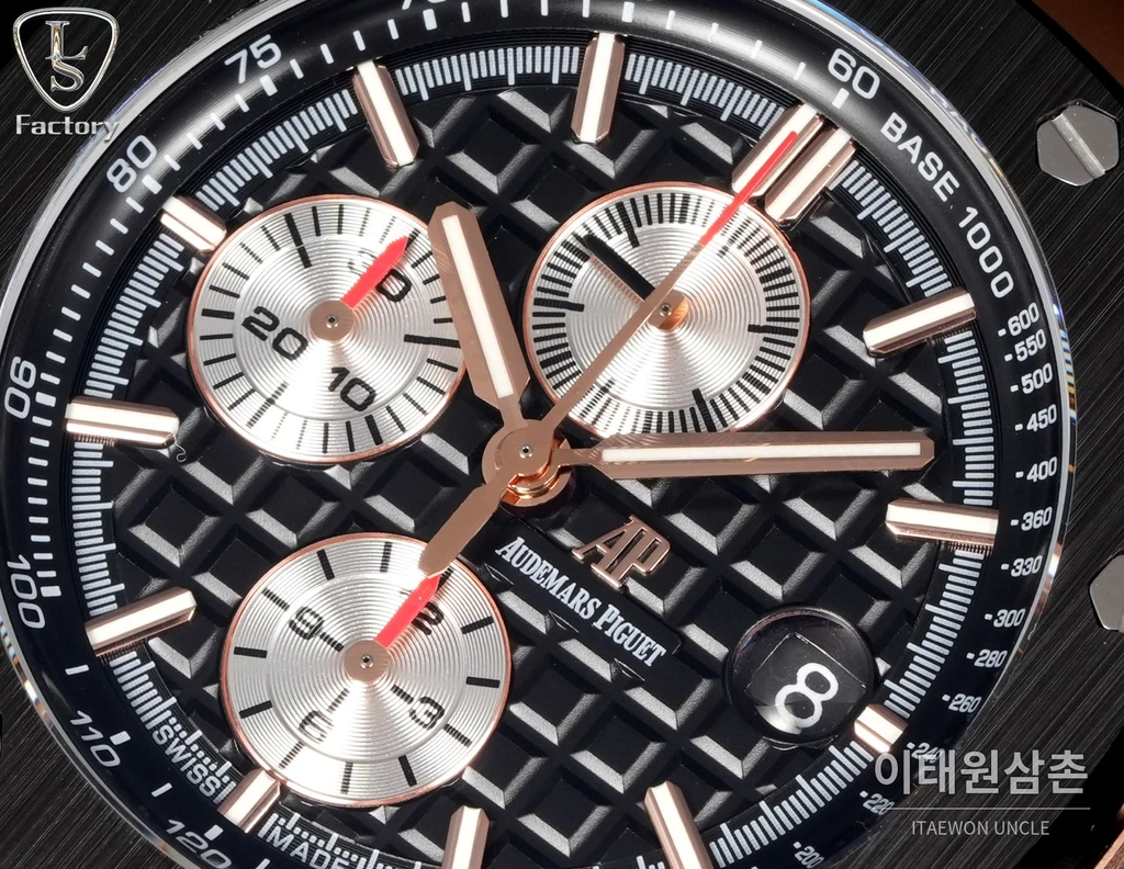 오데마피게 로열오크 오프쇼어 로즈골드 블랙판다 크로노그래프 오토매틱 44mm