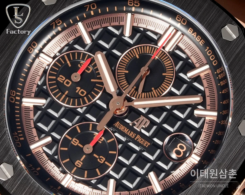 오데마피게 로열오크 오프쇼어 로즈골드 블랙세라믹 크로노그래프 오토매틱 44mm