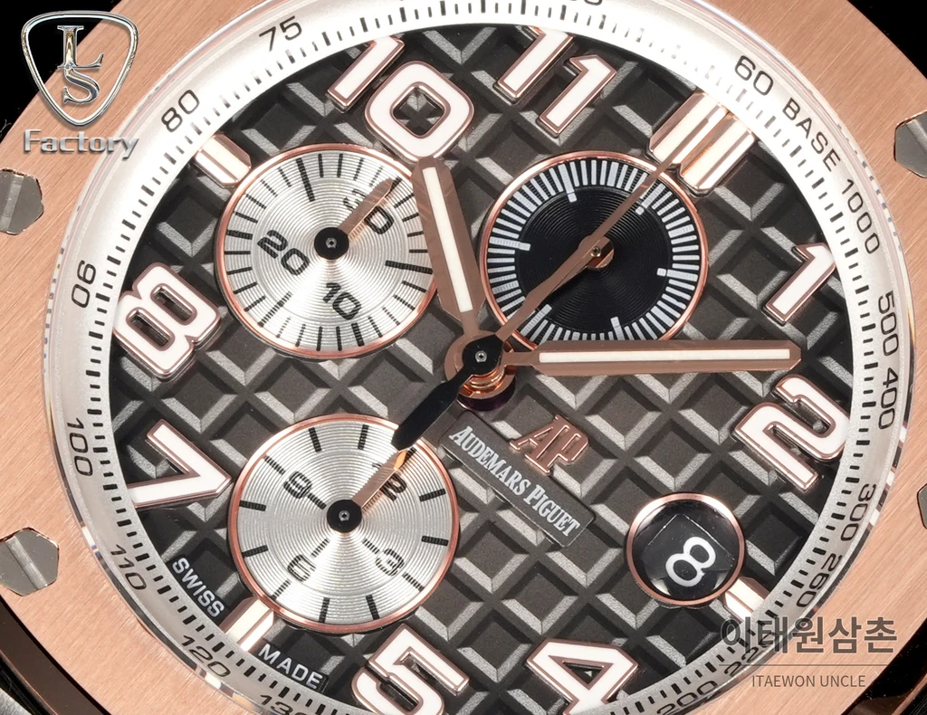 오데마피게 로열오크 오프쇼어 로즈골드 브라운그레이 크로노그래프 오토매틱 44mm