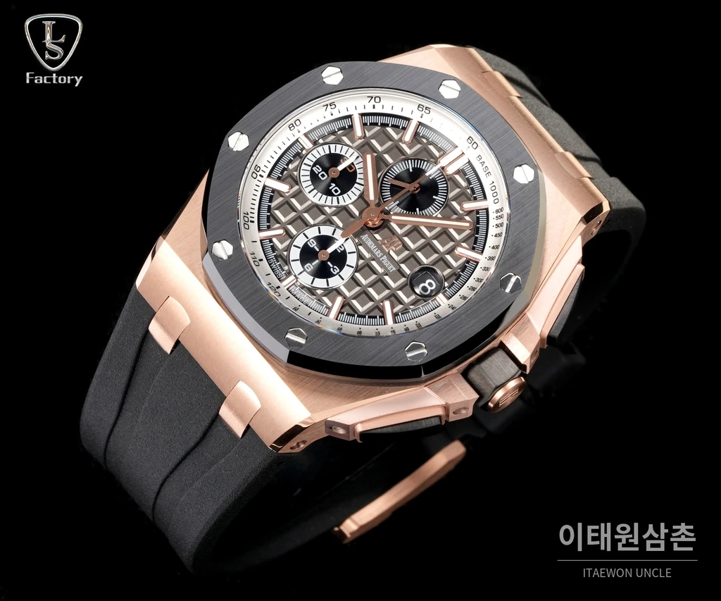 오데마피게 로열오크 오프쇼어 로즈골드 그레이다이얼 크로노그래프 오토매틱 44mm