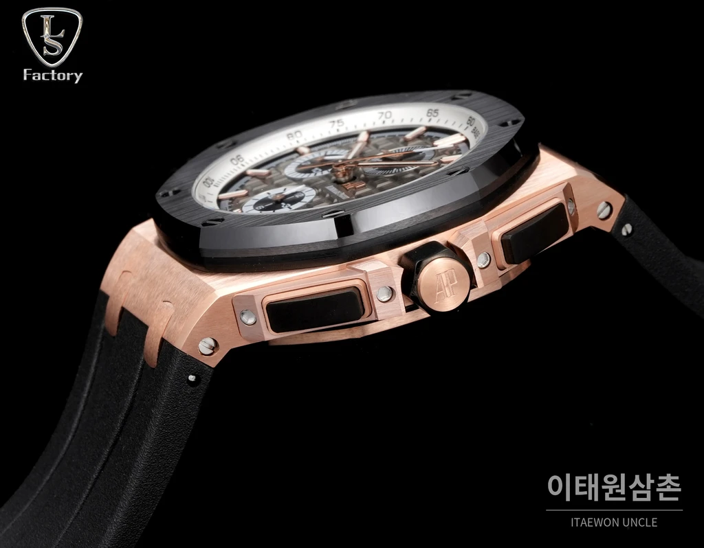 오데마피게 로열오크 오프쇼어 로즈골드 그레이다이얼 크로노그래프 오토매틱 44mm
