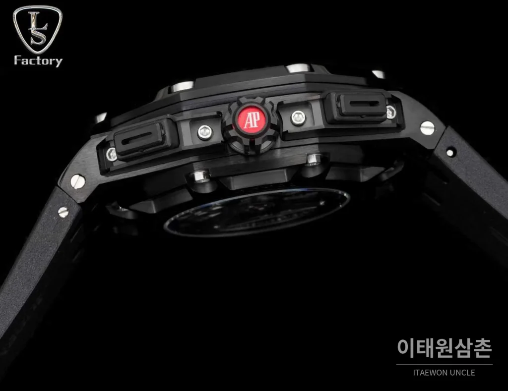 오데마피게 로열오크 오프쇼어 슈마허 에디션 스틸 크로노그래프 러버밴드 오토매틱 44mm 블랙 블랙 베젤 (2)