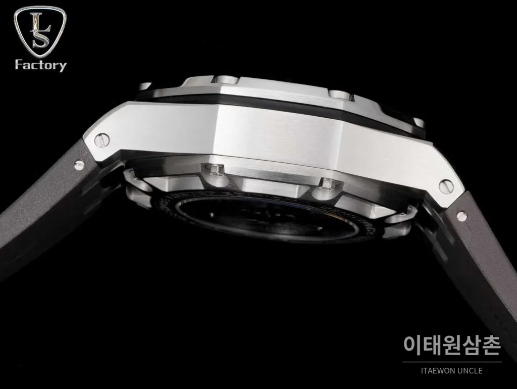 오데마피게 로열오크 오프쇼어 슈마허 에디션 스틸 크로노그래프 러버밴드 오토매틱 44mm 블랙 (2)