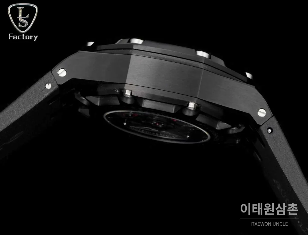 오데마피게 로열오크 오프쇼어 슈마허 에디션 스틸 크로노그래프 러버밴드 오토매틱 44mm 블랙 블랙 베젤 (2)