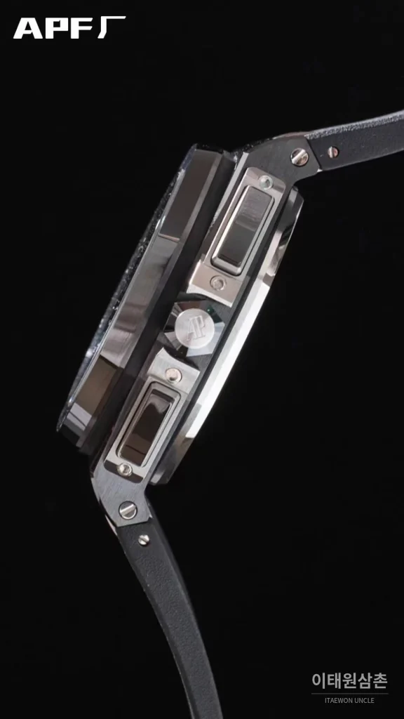 오데마피게 로열오크오프쇼어 스틸 블랙다이얼 크로노그래프 오토매틱 44mm 블랙 러버 스트랩 그레이 베젤 (3)