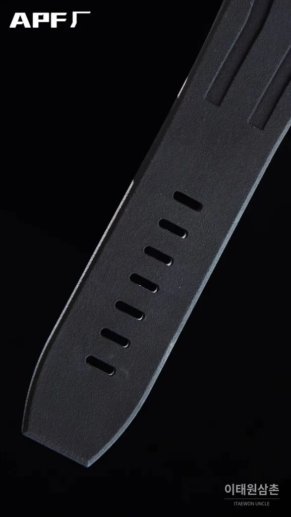 오데마피게 로열오크오프쇼어 스틸 블랙다이얼 크로노그래프 오토매틱 44mm 블랙 러버 스트랩 그레이 베젤 (4)