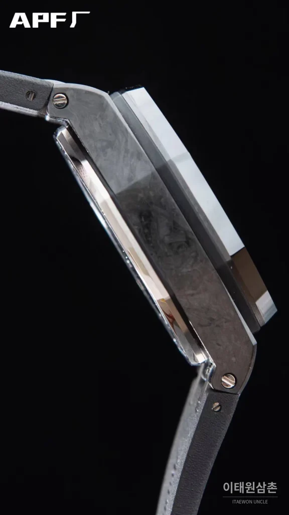 오데마피게 로열오크오프쇼어 스틸 블랙다이얼 크로노그래프 오토매틱 44mm 블랙 러버 스트랩 그레이 베젤 (5)