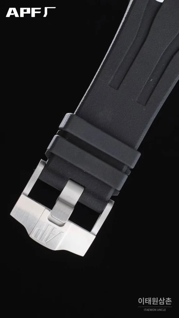 오데마피게 로열오크오프쇼어 스틸 블랙다이얼 크로노그래프 오토매틱 44mm 블랙 러버 스트랩 그레이 베젤 (3)