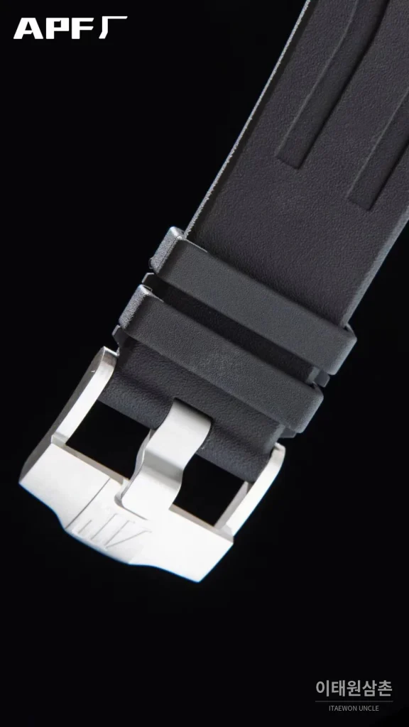 오데마피게 로열오크오프쇼어 스틸 블랙다이얼 크로노그래프 오토매틱 44mm 블랙 러버 스트랩 그레이 베젤 (4)
