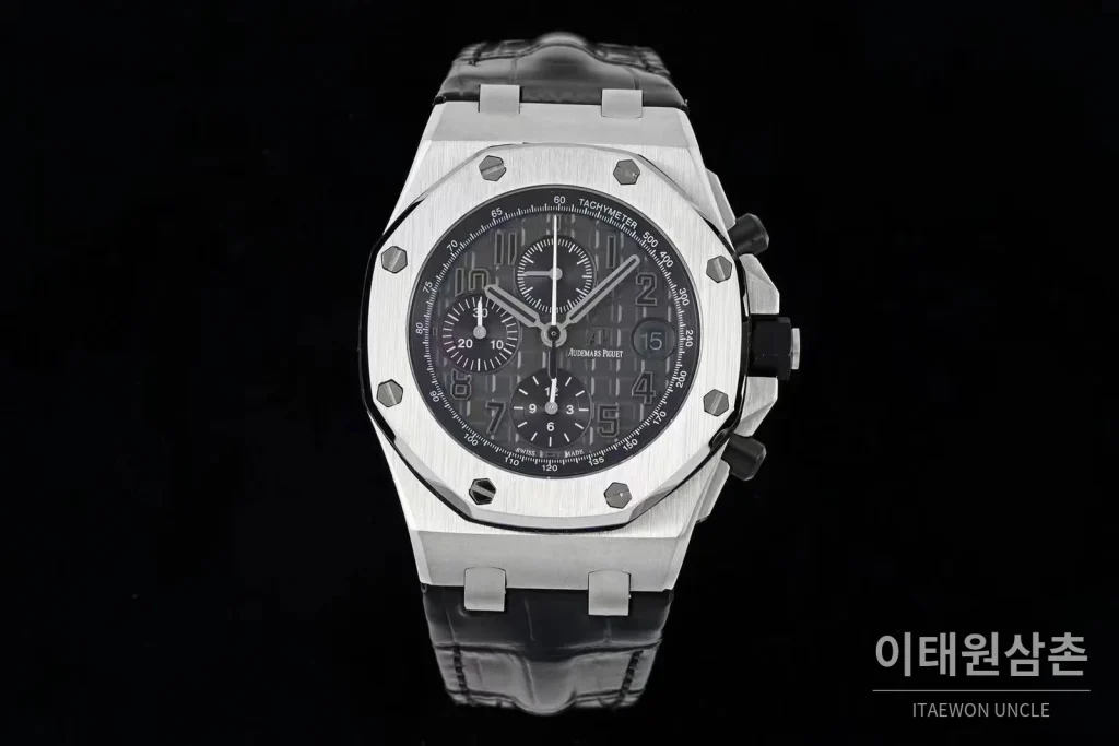 오데마피게 로열오크오프쇼어 스틸 블루다이얼 크로노그래프 오토매틱 42mm 블랙 가죽 스트랩