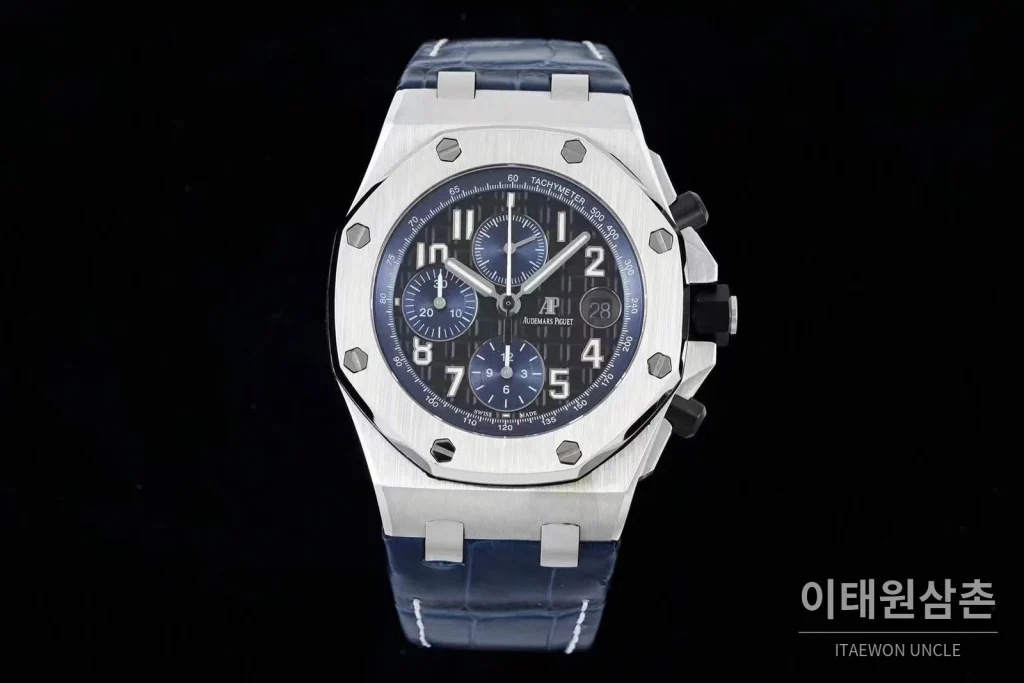 오데마피게 로열오크오프쇼어 스틸 블루다이얼 크로노그래프 오토매틱 42mm 네이비 가죽 스트랩