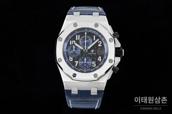 오데마피게 로열오크오프쇼어 스틸 블루다이얼 크로노그래프 오토매틱 42mm 네이비 가죽 스트랩