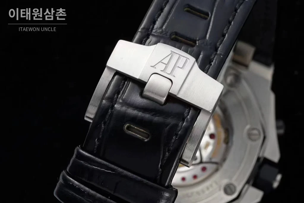 오데마피게 로열오크오프쇼어 스틸 블루다이얼 크로노그래프 오토매틱 42mm 블랙 가죽 스트랩