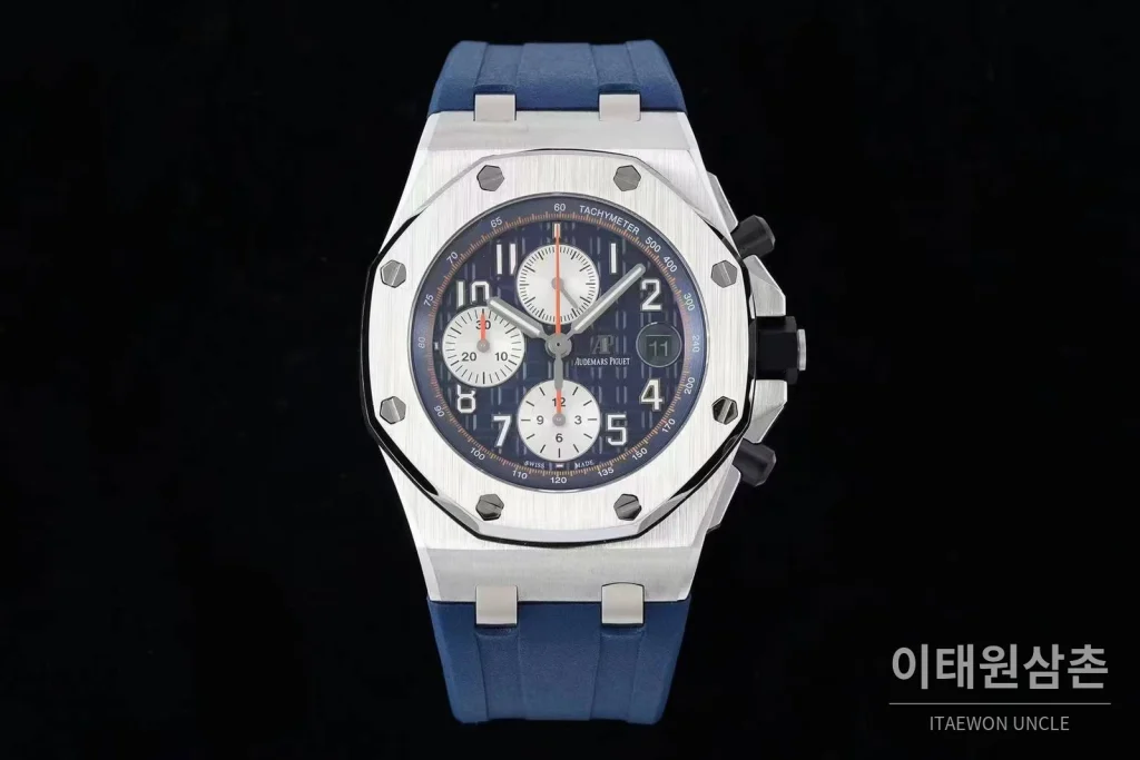 오데마피게 로열오크오프쇼어 스틸 블루다이얼 크로노그래프 오토매틱 42mm 블루 러버 스트랩