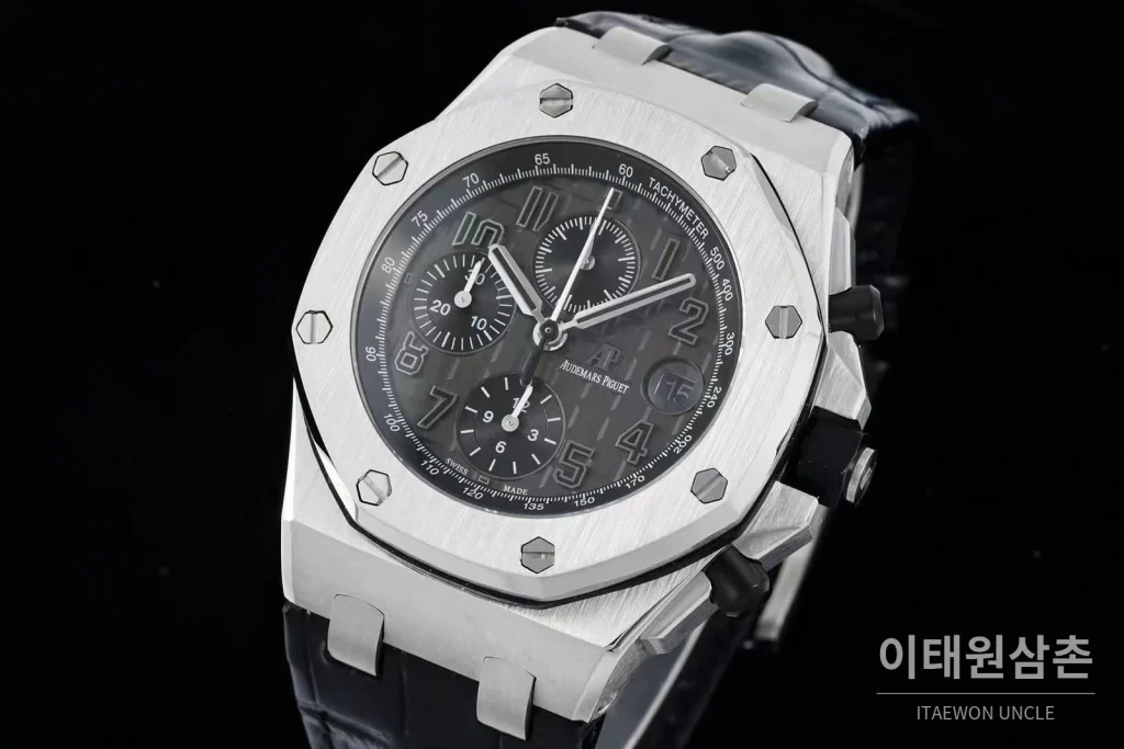 오데마피게 로열오크오프쇼어 스틸 블루다이얼 크로노그래프 오토매틱 42mm 블랙 가죽 스트랩